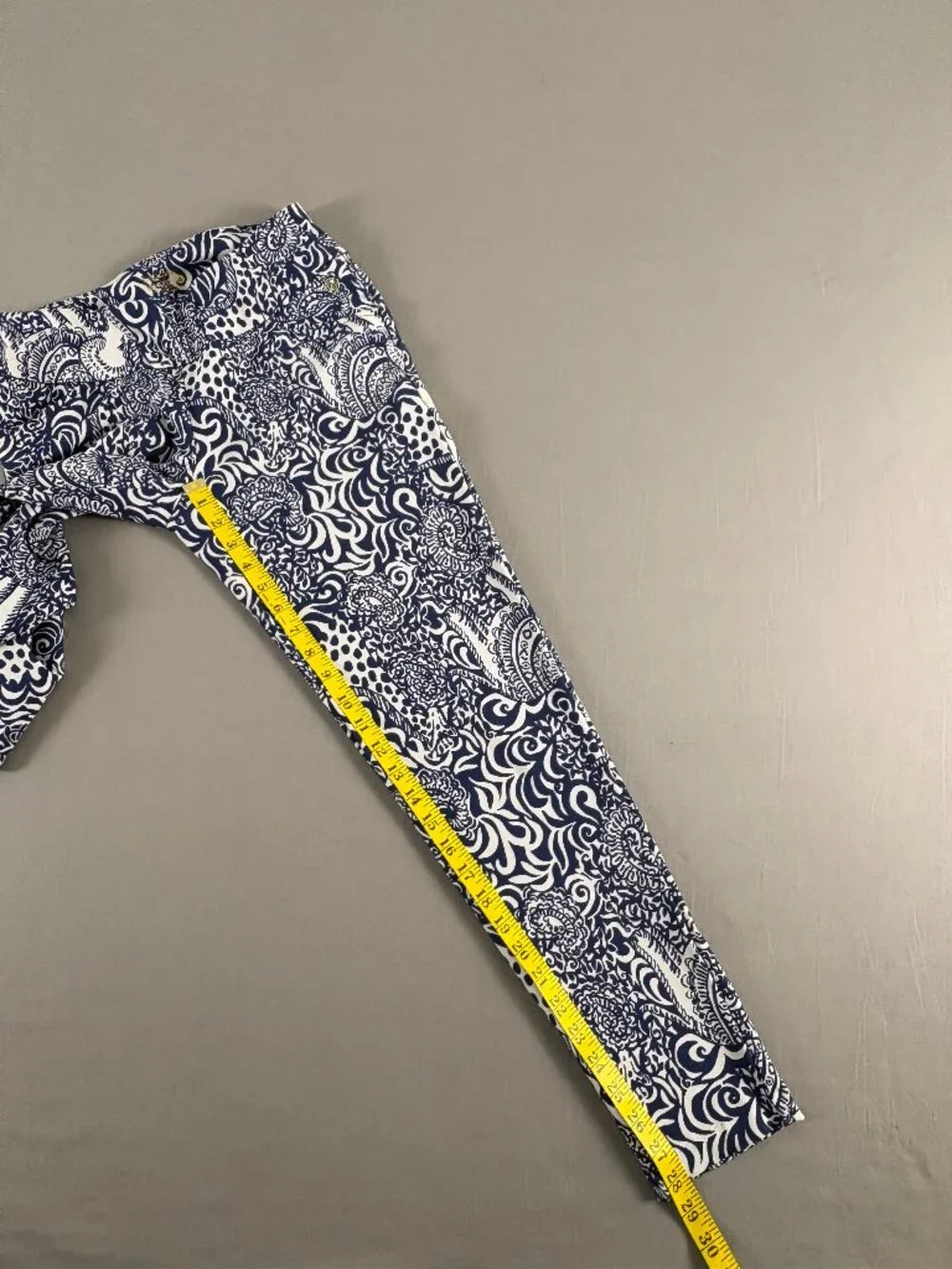 Lilly Pulitzer Luxletic Blue White Paisley Tile Print Leggings Pants Size 4 - Picture 10 of 10